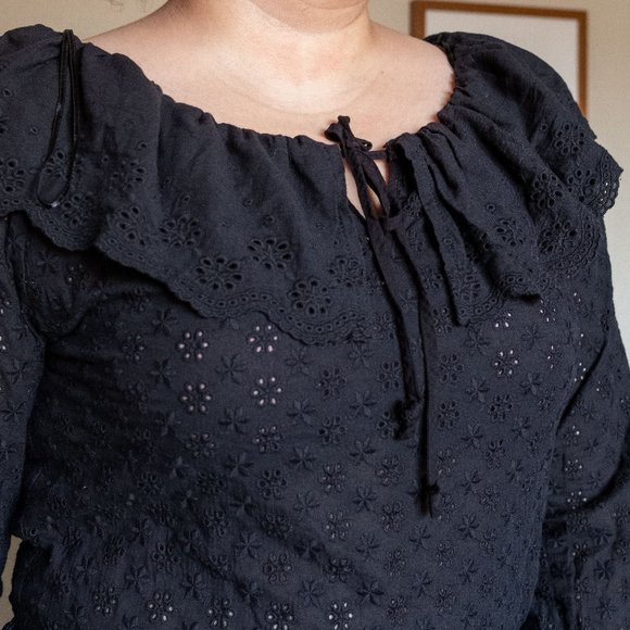 Black prairie peasant blouse. - Picture 1 of 4